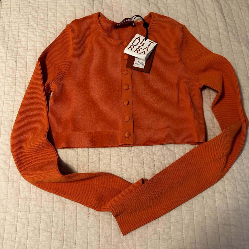 Mid drift sweater